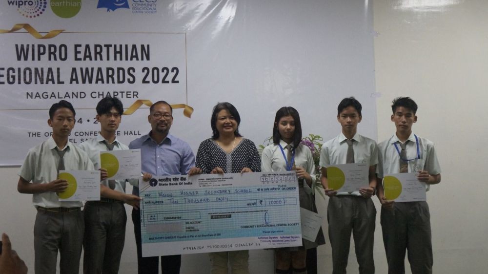 Regional winners from Vision Higher Secondary School and Christian Higher Secondary School with Bano Haralu and Director CECS, Subonenba Longkumer during the Wipro Earthian Regional Awards 2022 Nagaland Chapter event on April 11. (Morung Photo)